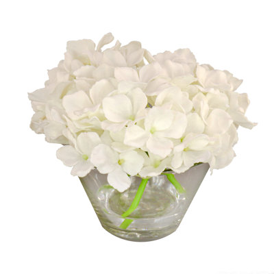Bouquet d'hortensia dans un vase en verre