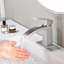 Robinet de salle de bain monotrou à cascade avec ensemble de drain Robinets de lavabo pour salle de bain à poignée simple Robinets de mélangeur de salle de bain en acier inoxydable avec plaque de pont-109469217