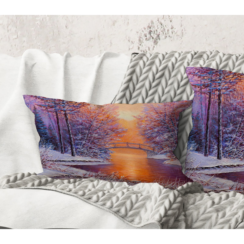 Rectangle, pont sur la rivière dans un paysage d'hiver - coussin décoratif traditionnel