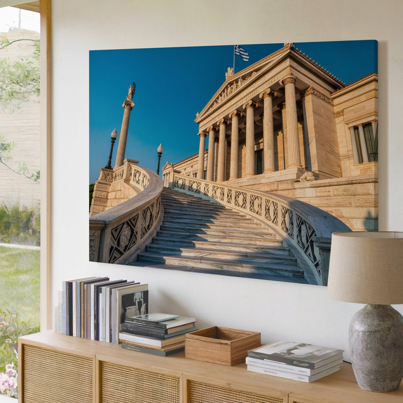 Toile, un grand bâtiment néo-classique avec ses hautes colonnes cannelées atteignant l'art mural, H 30 po x l 40 po