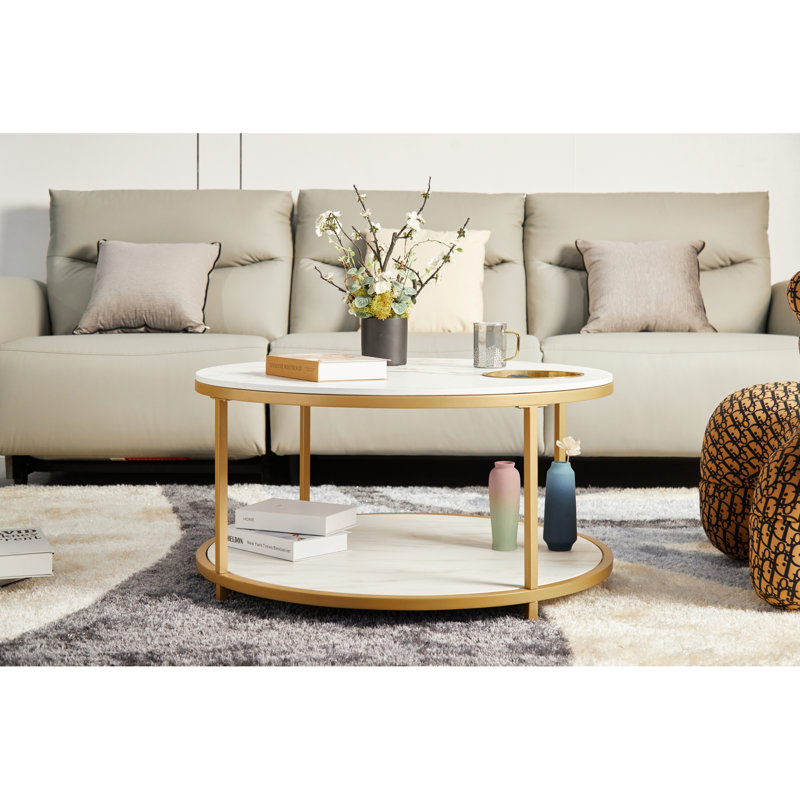 Spacieuses tables basses et de cocktail blanches et dorées, design moderne en métal et bois pour la maison