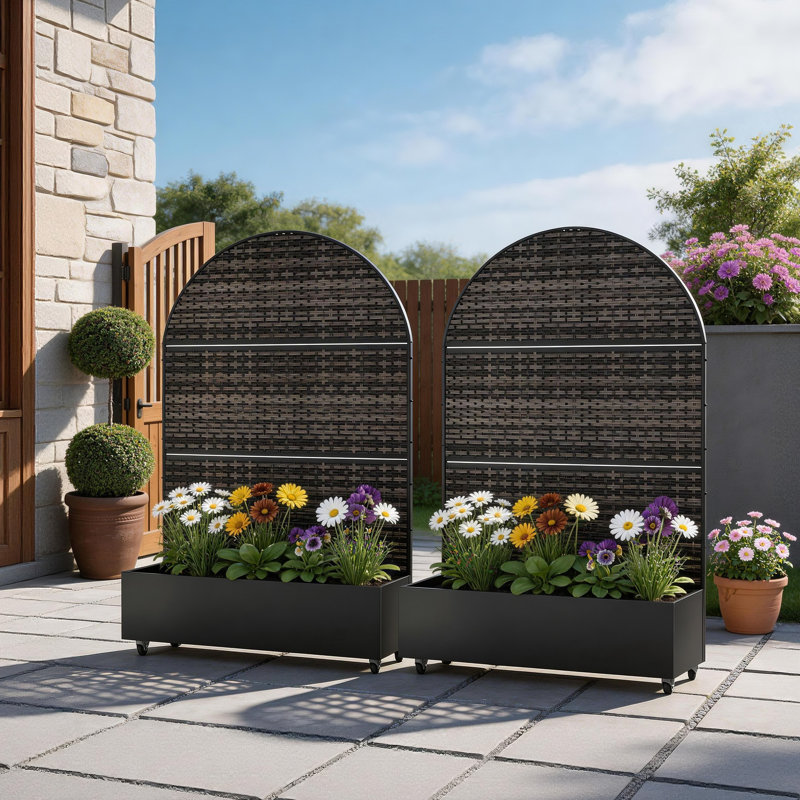 Boîte à fleurs en métal avec treillis et roues Oaklyn, H 70,8 po x l 47,2 po x P 15,7 po, Noir