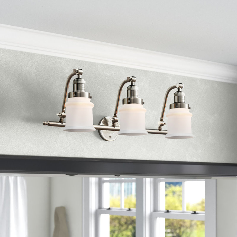 Éclairage pour salle de bain 3 lumières Alexandira, Boîtier blanc mat, Ampoule DEL 6 watts Vinage, Nickel satiné brossé