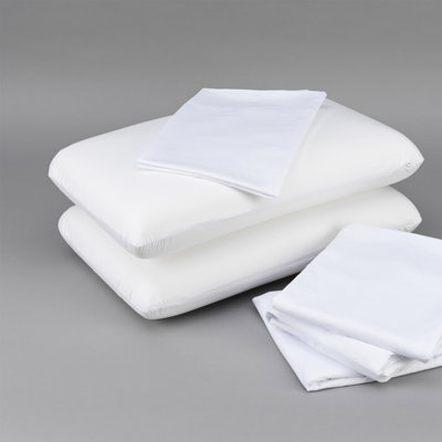 Ensemble de literie simple Cooling avec - oreiller en mousse à mémoire de forme, drap, protège-matelas. La double action rafraîchissante garde les dormeurs plus frais de 5 degrés. Contient des taies d'oreiller, des draps plats et ajustés. Housse à fermeture à glissière pour