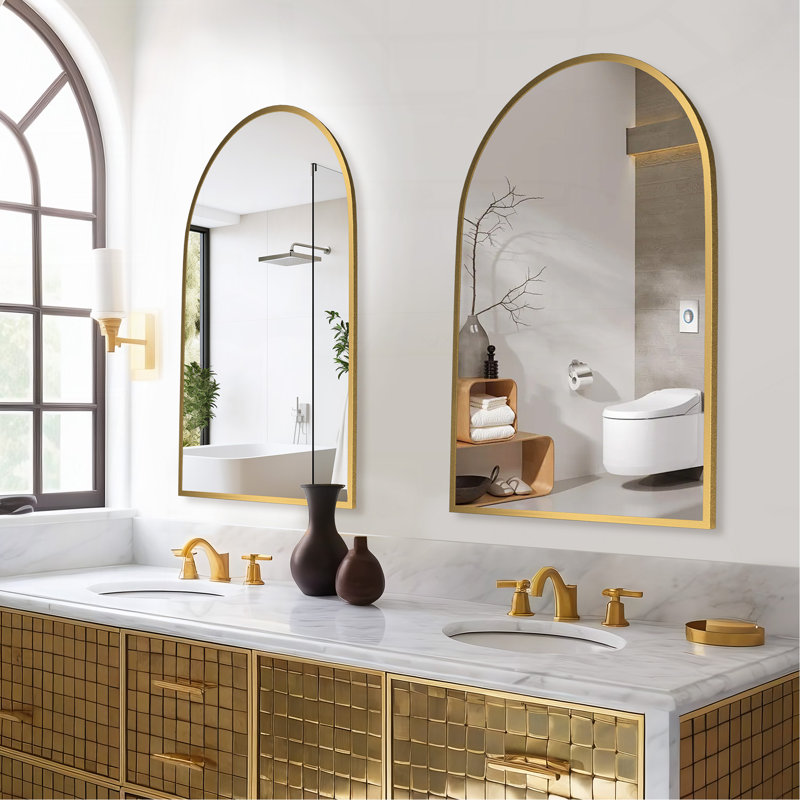 Miroir de salle de bain élégant avec une conception festonnée et des caractéristiques de sécurité améliorées
