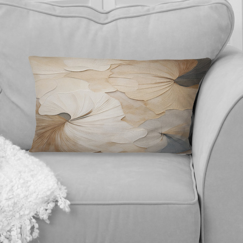 Coussin décoratif beige avec élégance minimaliste en fleurs