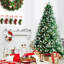 Arbre de Noël vert pin givré et pommes de pin-2111314424