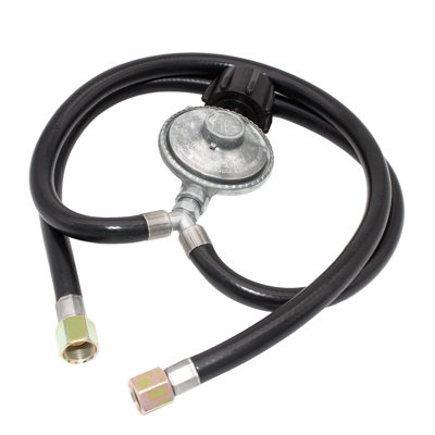 Le régulateur de propane en Y de 2 pi avec régulateur de propane double Flame King convient aux raccordements de réservoirs de type 1 (CQC-1)