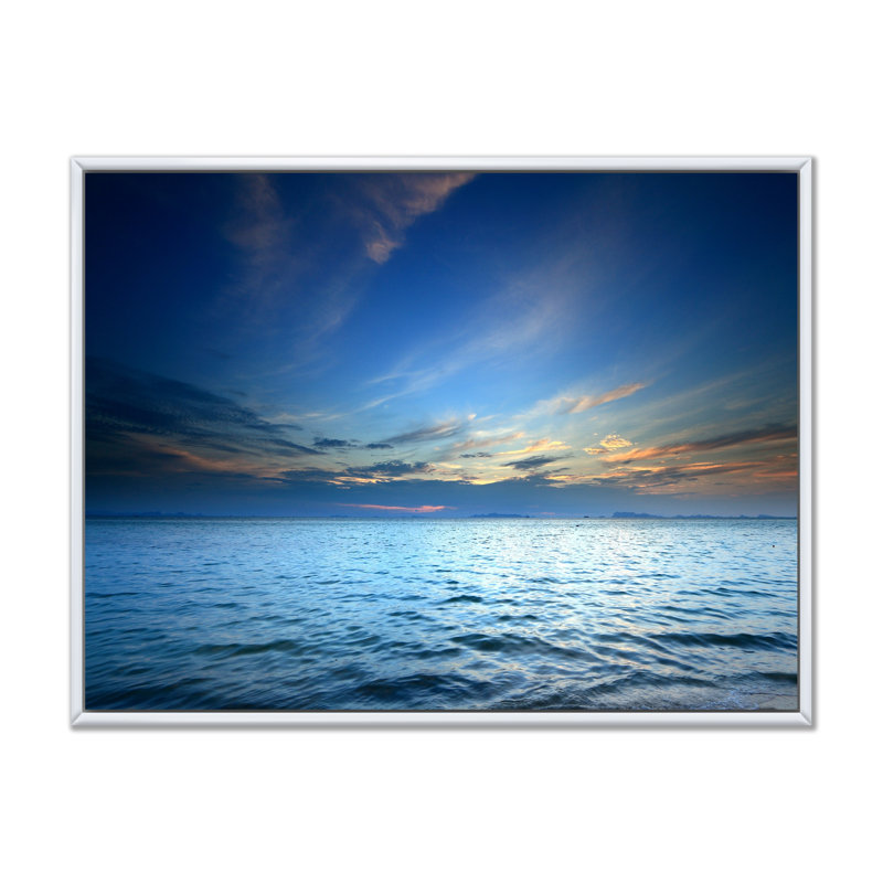 «Dramatic Tropical Sunset Sky II», peinture sur toile, H 24 po x l 36 po x P 1 po, Cadre flottant blanc