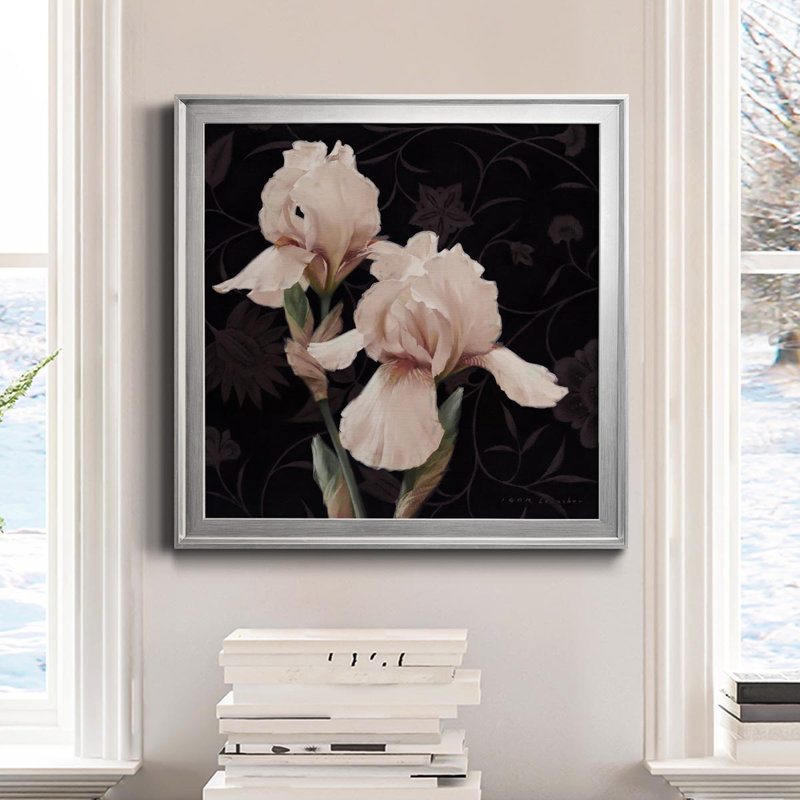 Iris Elegante - peinture sur toile encadrée, Argent, H 34,5 po x l 34,5 po x P 1,5 po