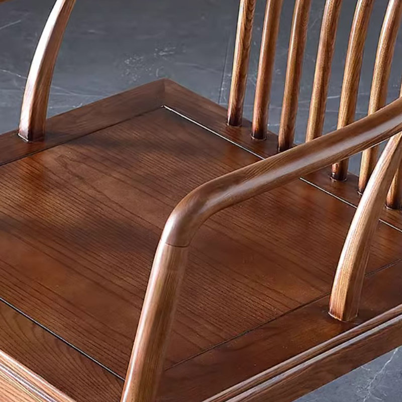 Chaise berçante élégante en bois massif