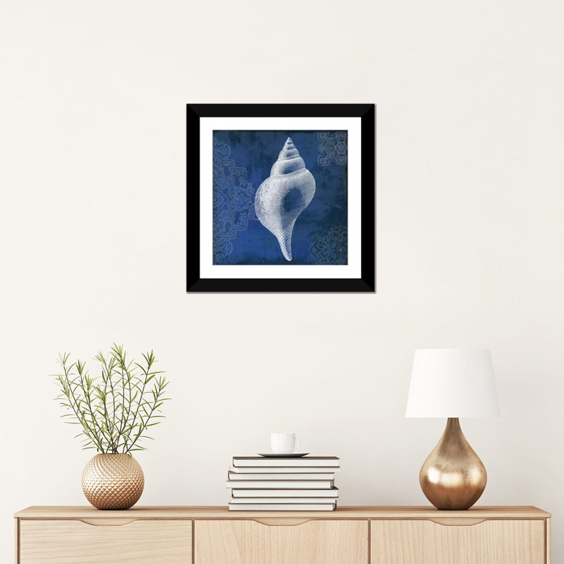 «Navy Shell I», impression sur toile, Papier d'art encadré noir, Blanc, H 24 po x l 24 po x P 1 po