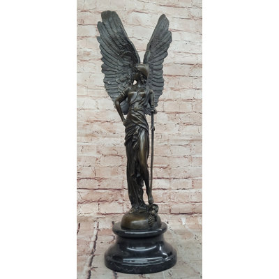 Sculpture ange avec épée classique
