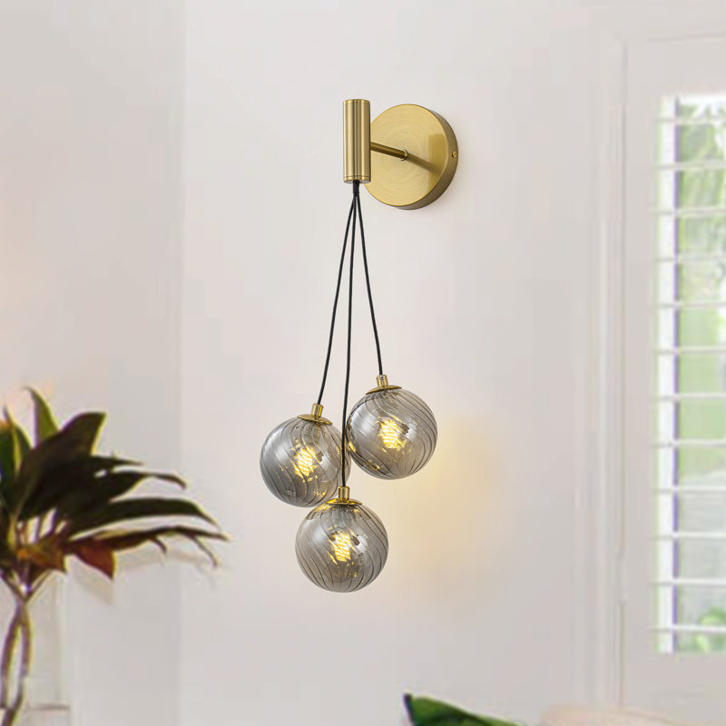 Applique murale en laiton 3 lumières avec globes en verre gris Modern Light, Trois lumières, Gris