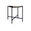 Table d'appoint avec teinte noire, plateau en bois, pattes en métal et option de rangement intégrée.
