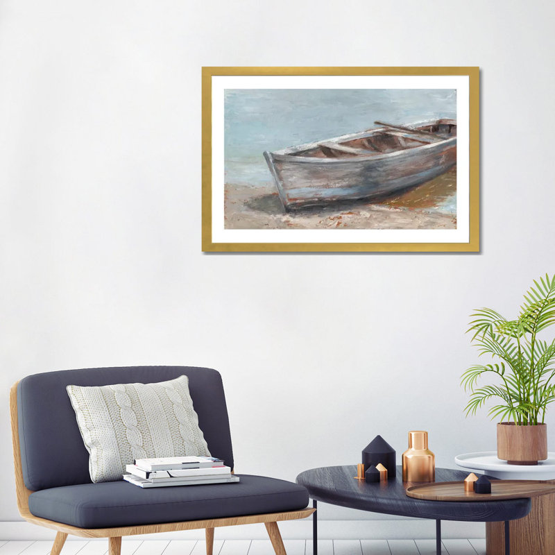 «Whitewashed Boat II» par Ethan Harper - reproduction d'art encadrée, H 24 po x l 32 po x P 1 po, Papier encadré doré, Blanc