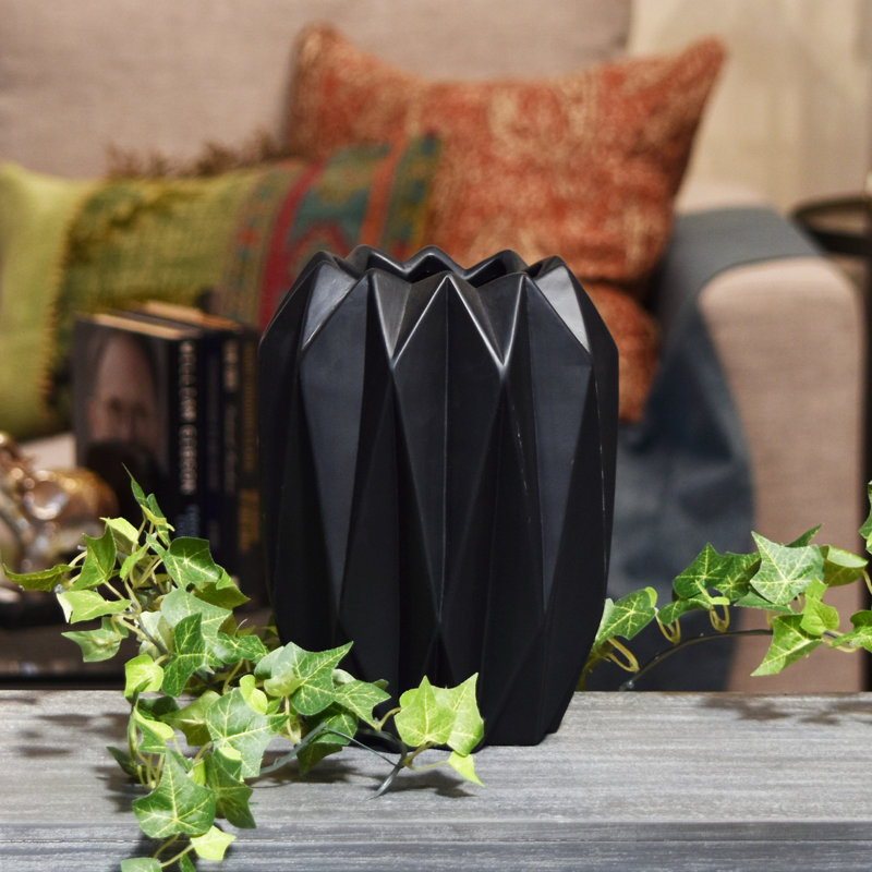 Vase de table Dolezal, H 9,75 po x l 7,5 po x P 7,5 po
