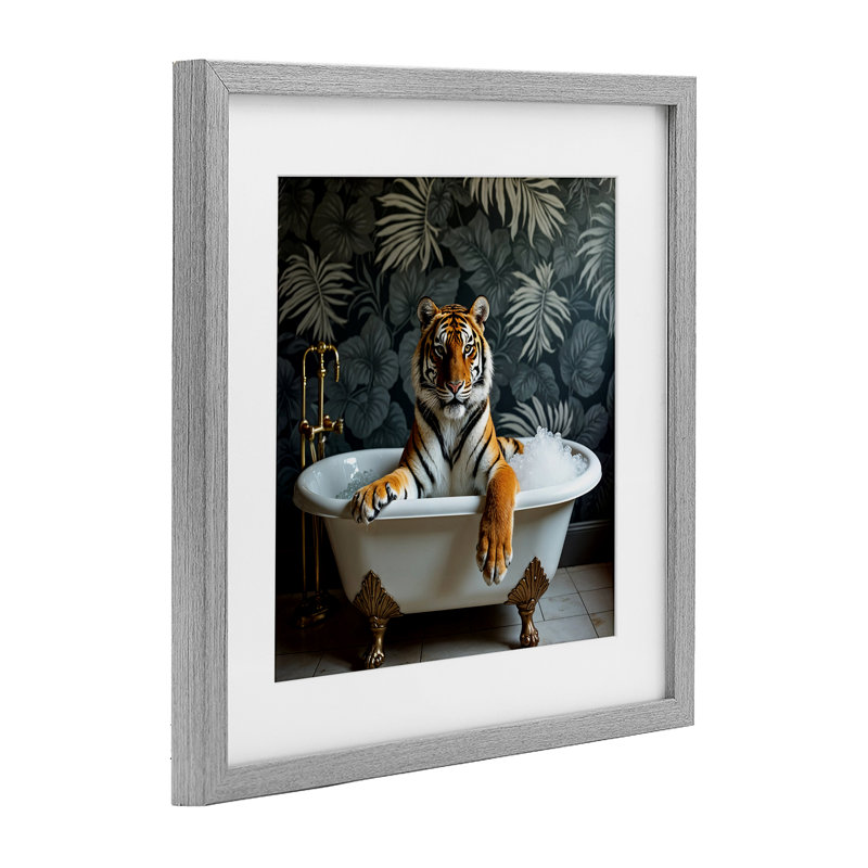 Tigre dans un bain moussant exotique, reproduction encadrée sous verre, design avec lettres et doublure, H 13 po x l 13 po