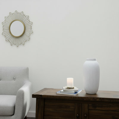Vase d'intérieur blanc en céramique nervurée mouchetée