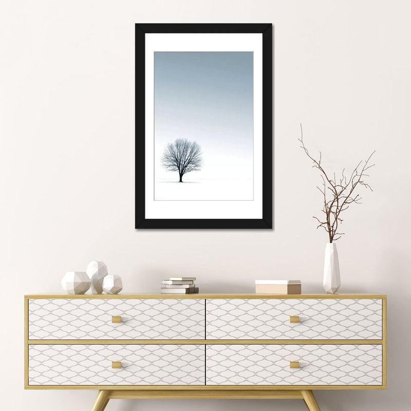 Arbre dans un paysage d'hiver, impression, H 24 po x l 16 po x P 1 po, Papier avec cadre noir, Blanc