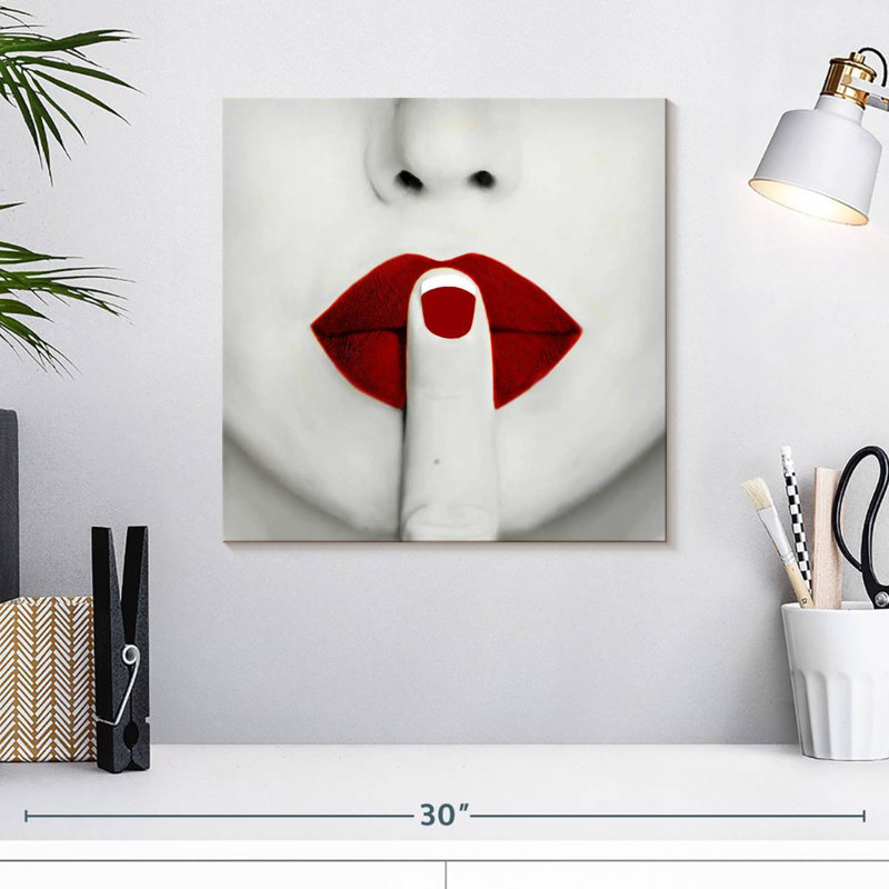 Shuttleworth Red Lips Queen, 16" H x 16" W