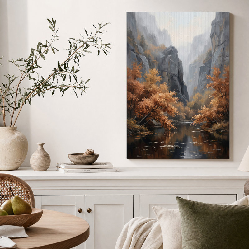 Arbres d'automne se reflétant dans une rivière de canyon brumeux - Tableau sur toile, H 48 po x l 32 po