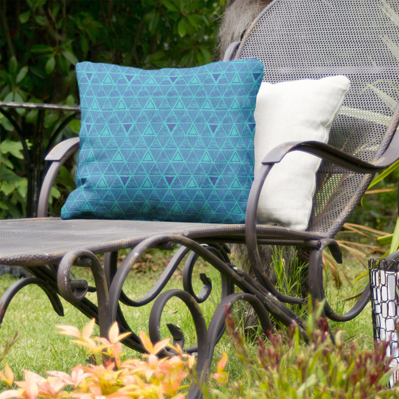 Coussin décoratif intérieur / extérieur dessiné à la main Triangles, 20 po x 20 po, Bleu sarcelle/bleu, Polyester filé