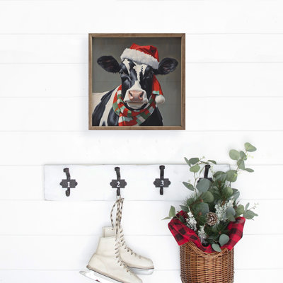 Vache laitière avec chapeau et écharpe Santa