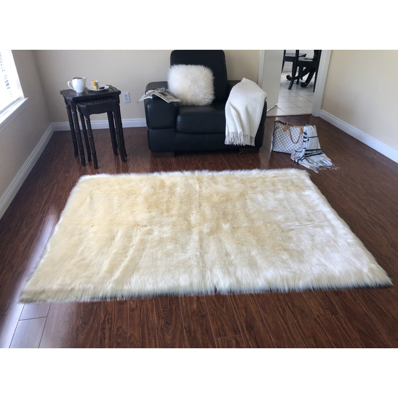 Tapis crème foncé luxueux Wieland, Carré 12 pi
