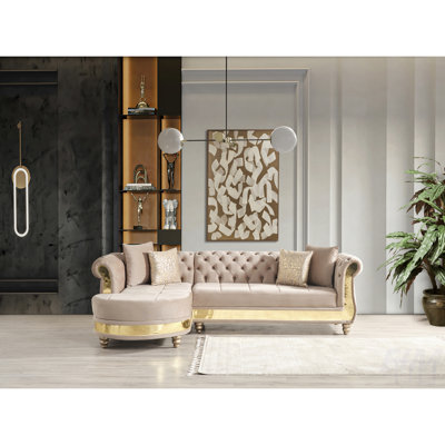 Canapé modulaire or capitonné avec revêtement en bois taupe