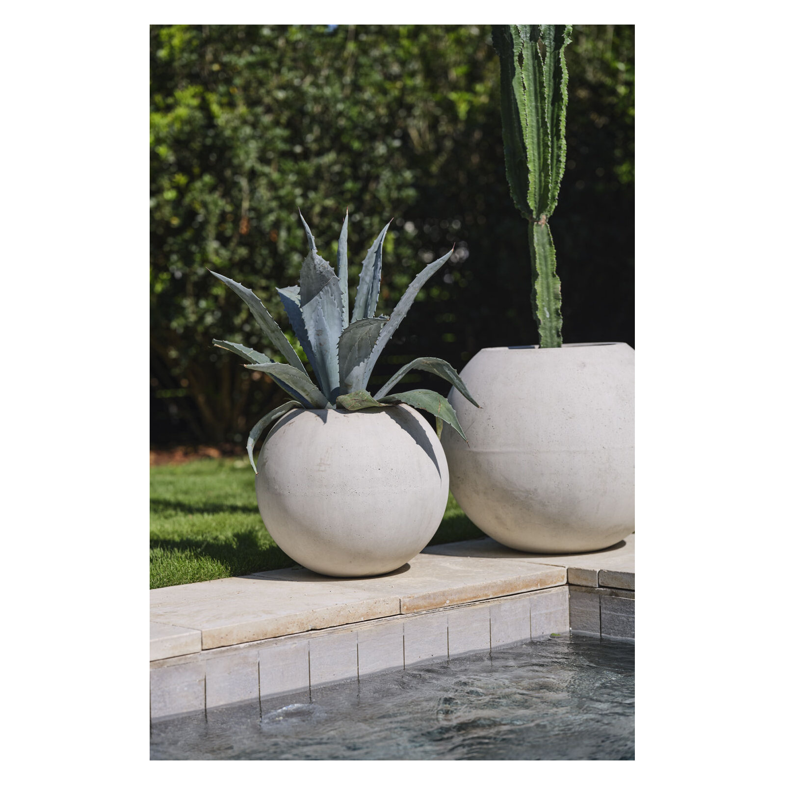 Full Moon Planter, 18" H x 20" W x 20" D