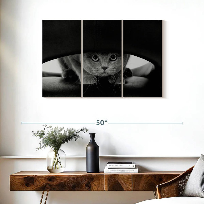 Peeking Cat, H 24 po x l 38 po