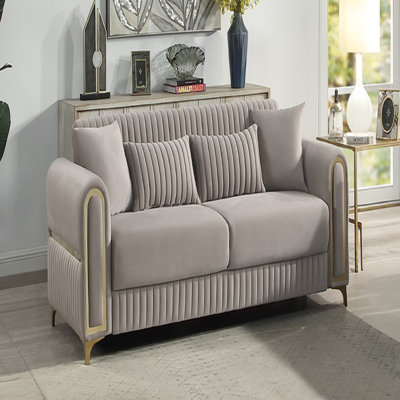 Canapé moderne rembourré en taupe avec structure en bois de bouleau massif, assise à ressorts ensachés et pieds en acier inoxydable doré