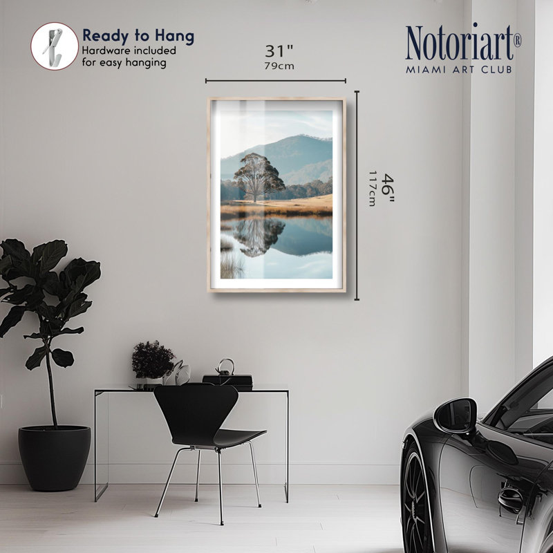 «Reflection Hill Beauty» par Notoriart, H 46 po x l 31 po, Crème, crème