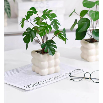 Simulation de petite plante d'intérieur en pot