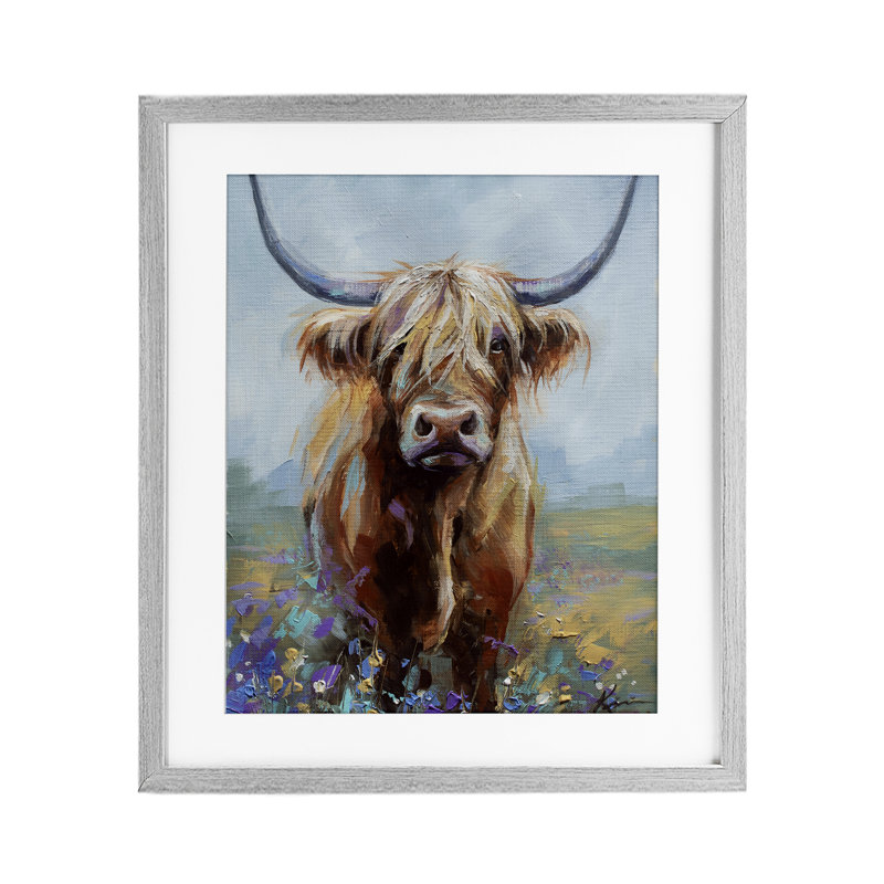 «Highland Cow with Daubed Flowers», reproduction encadrée sous verre, design par Lindsay Kivi Fine Art, Cadre de ferme gris