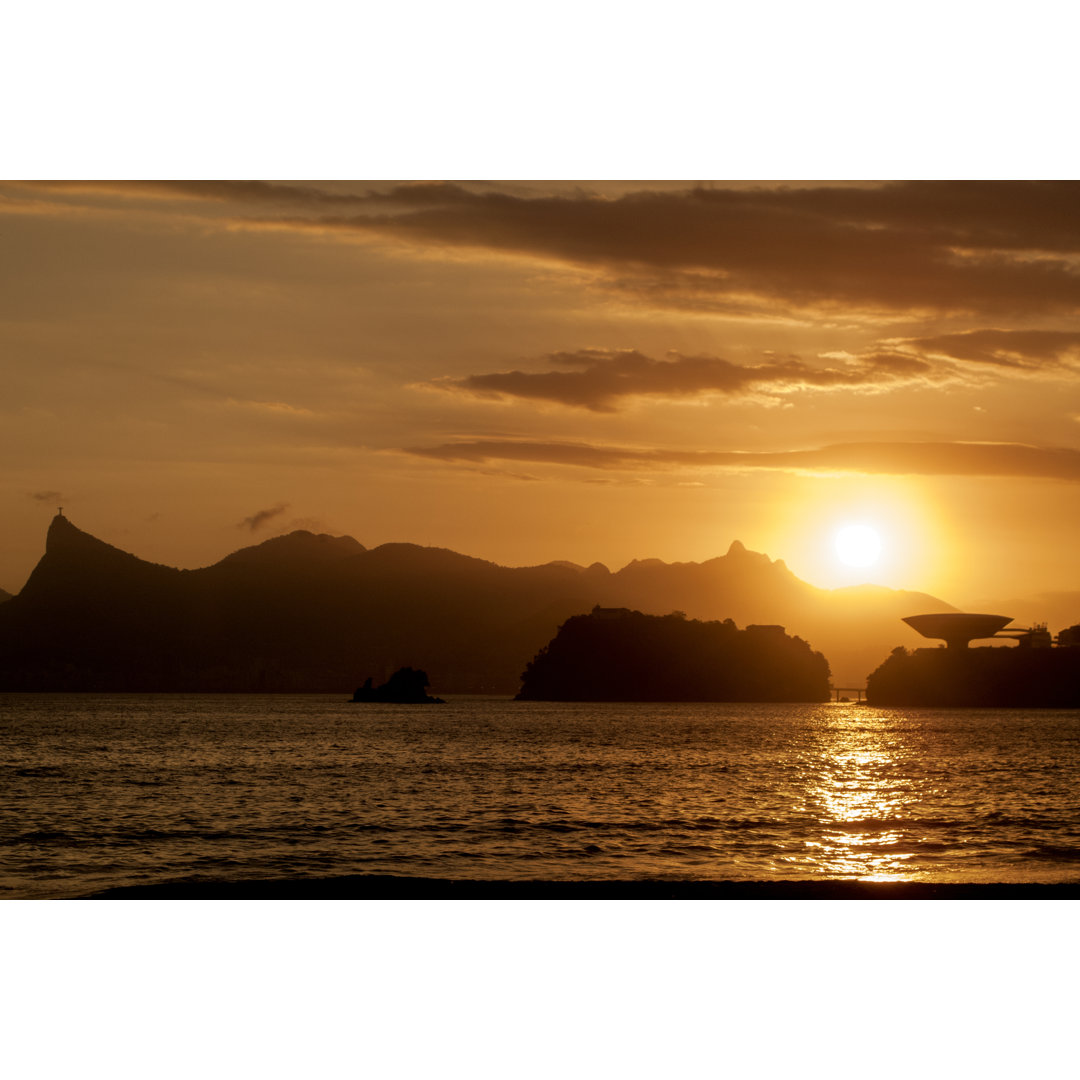 Sonnenuntergang in Rio De Janeiro von Luoman - Leinwandbild