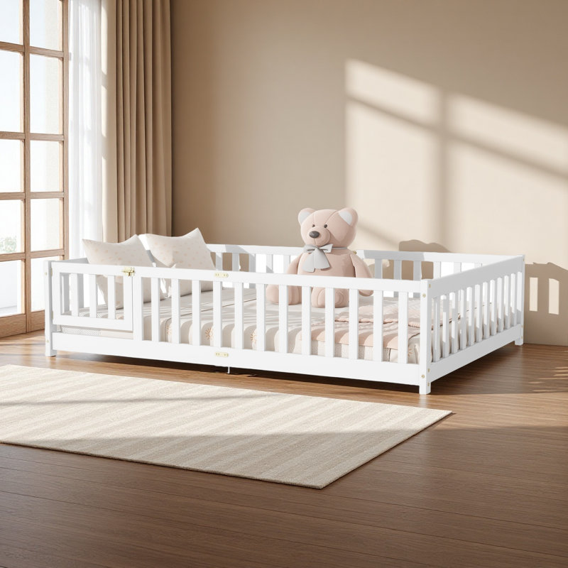 Lit de plancher avec clôture et porte, lit de plancher en bois d'hévéa avec garde-corps de sécurité, Lit double, Blanc