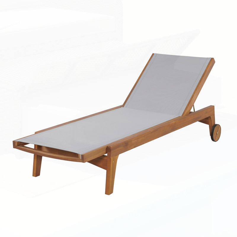 Chaise longue d'extérieur avec assise en filet et structure en bois d'acacia pour la détente du patio, Gris