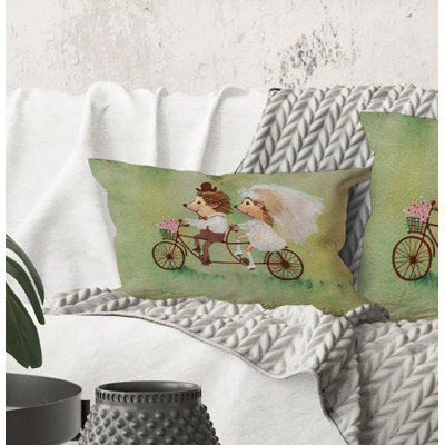 Rectangle, couple de hérissons faisant du vélo - Coussin décoratif traditionnel