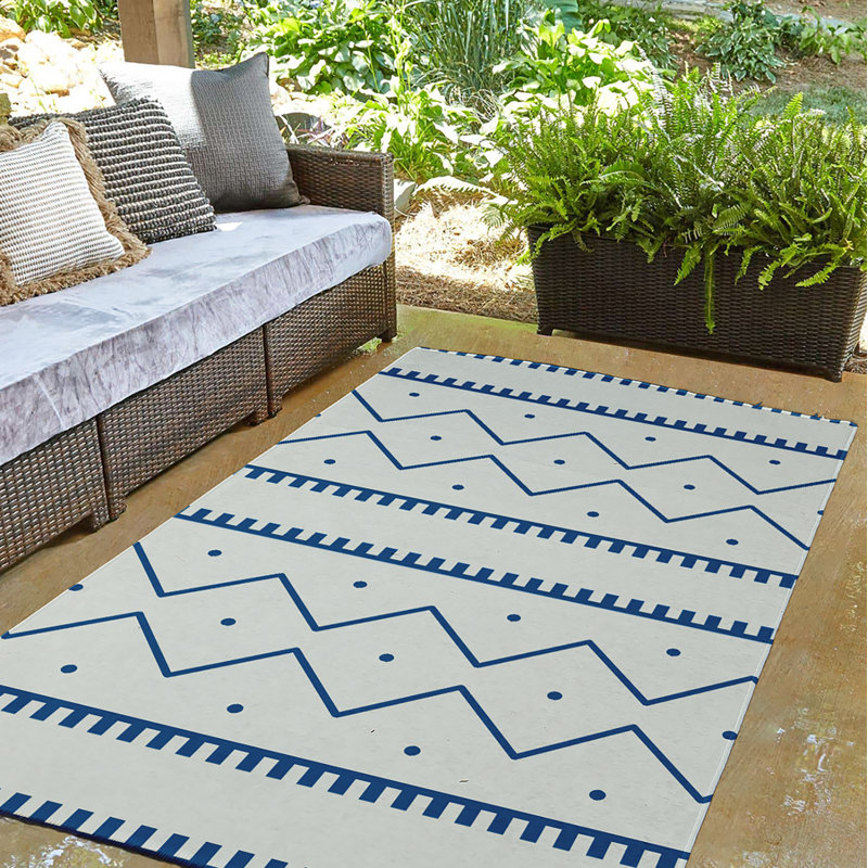 Chenille Geometric Indoor Rug, Round 5'