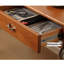 Petit bureau robuste de style français