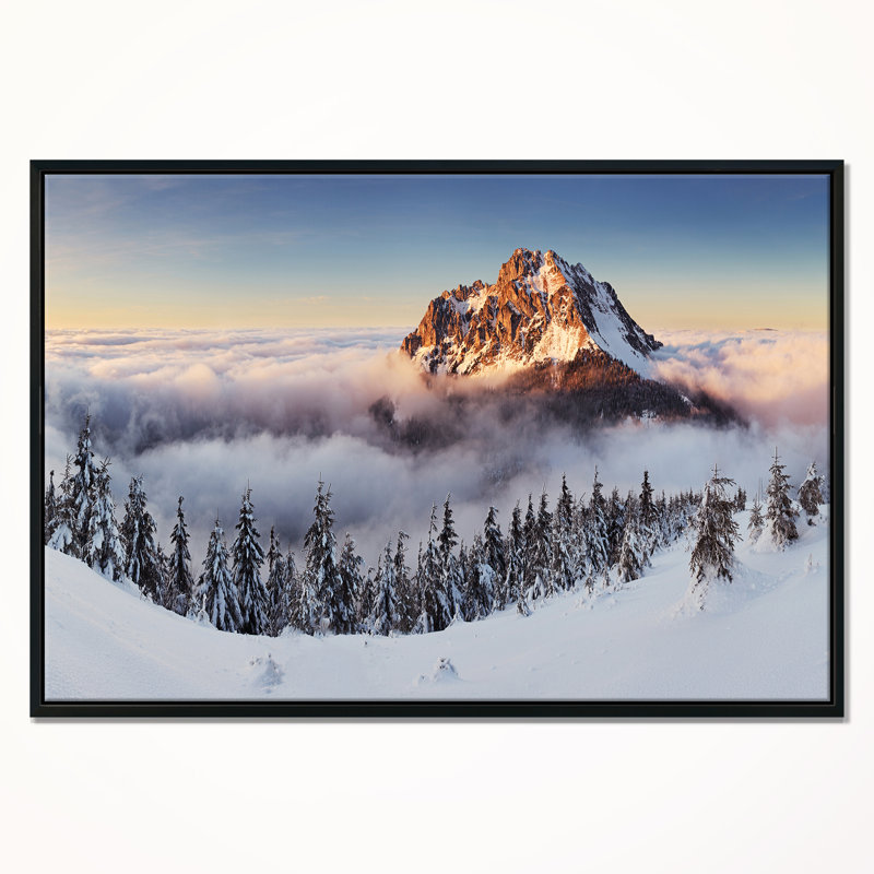 «Winter Mountain Landscape», photographie, H 30 po x l 40 po x P 1,5 po, Toile avec cadre flottant