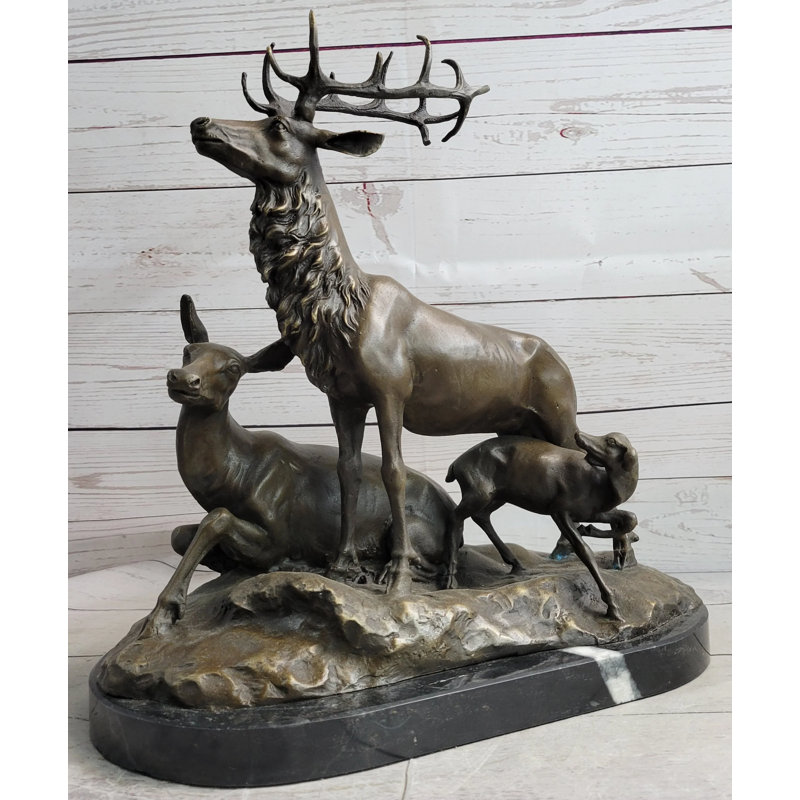 Sculpture de famille de cerfs
