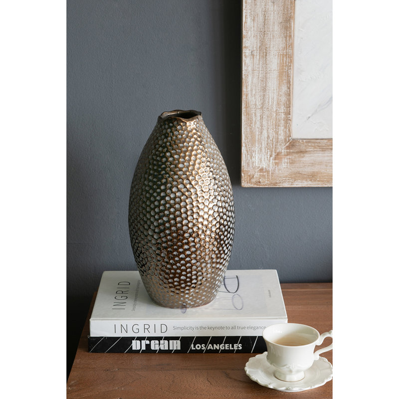 Vase à fleurs au design unique, H 11 po x l 5,3 po x P 5,3 po