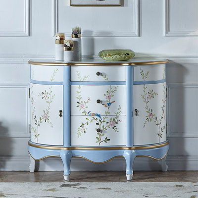 Armoire de salon de style américain.