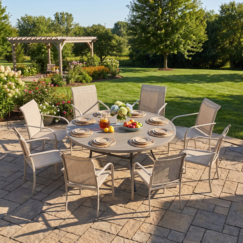 Ensemble de salle à manger de patio avec table de salle à manger ronde en métal de 60 po et 8 chaises empilables recouvertes de polyester enduit de PVC