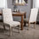 Luxueux ensemble de 2 chaises capitonnées à boutons, alliant confort et style contemporain avec pieds en bois patiné