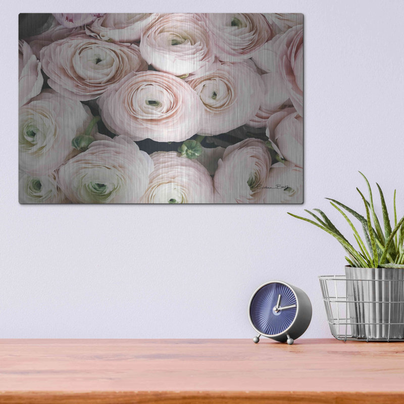 Art mural en métal luxueux «Soft Pink Ranunculus» par Susan Ball, 36 po x 24 po, H 12 po x l 16 po