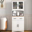 Armoire de cuisine en bois polyvalente avec beaucoup de rangement et tablettes réglables pour les espaces de cuisine organisés.